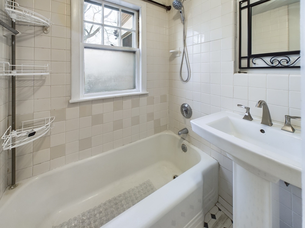 25 Rowe Street, Unit 1 Newton, MA 02466 - Photo 10 of 18 Gallery Image 10