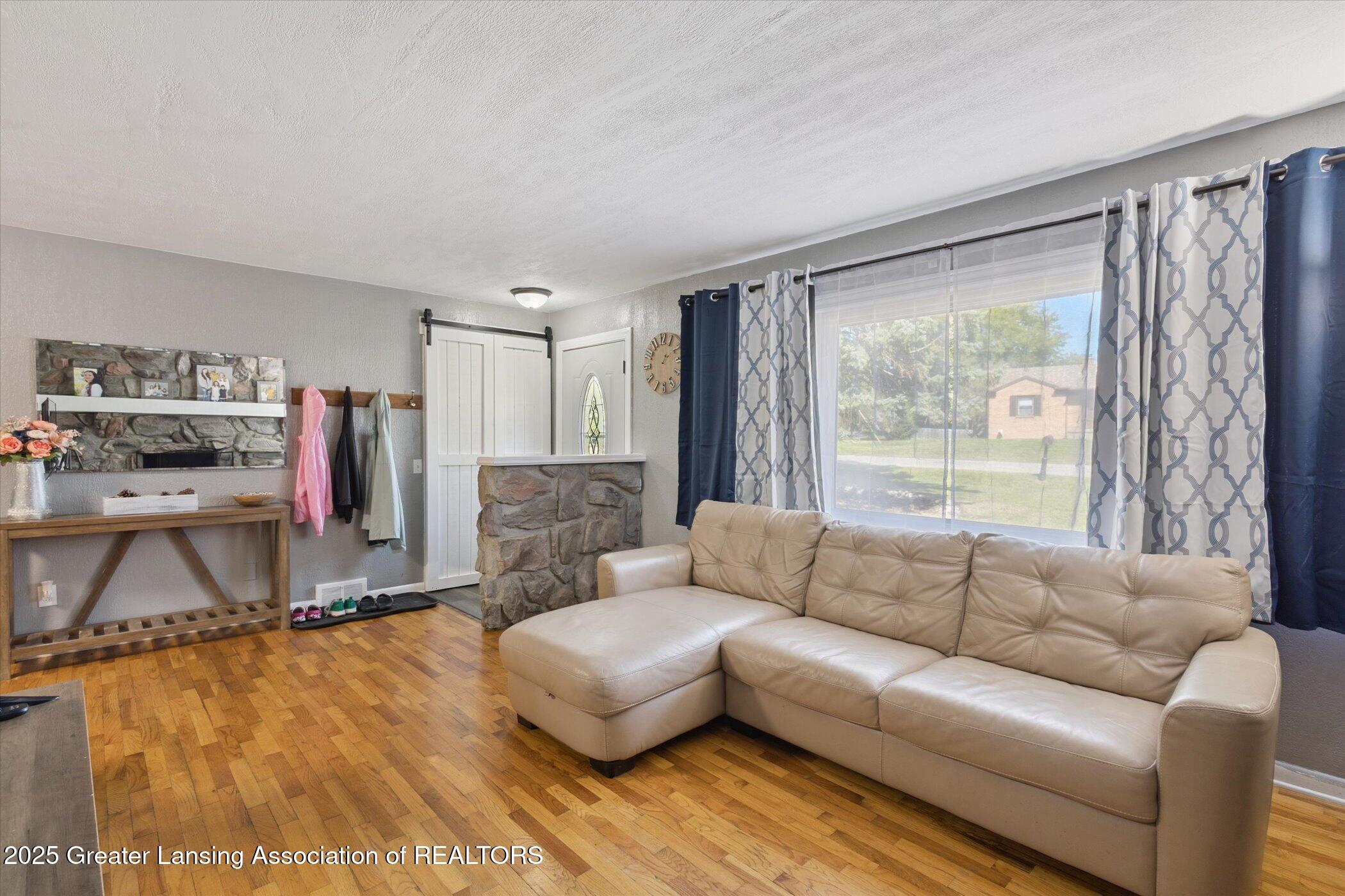 927 Dryer Farm Road Lansing, MI 48917 - Photo 6 of 37 10-927-Dryer-Farm-Rd-Lansing-MI-48917-Wi