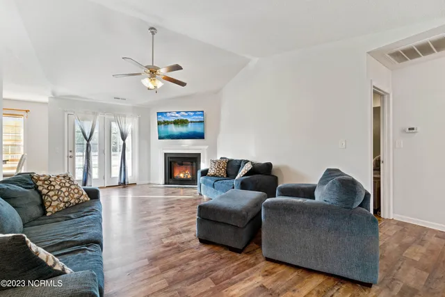 $1,695 | 110 Gregory Drive, Jacksonville, NC 28540