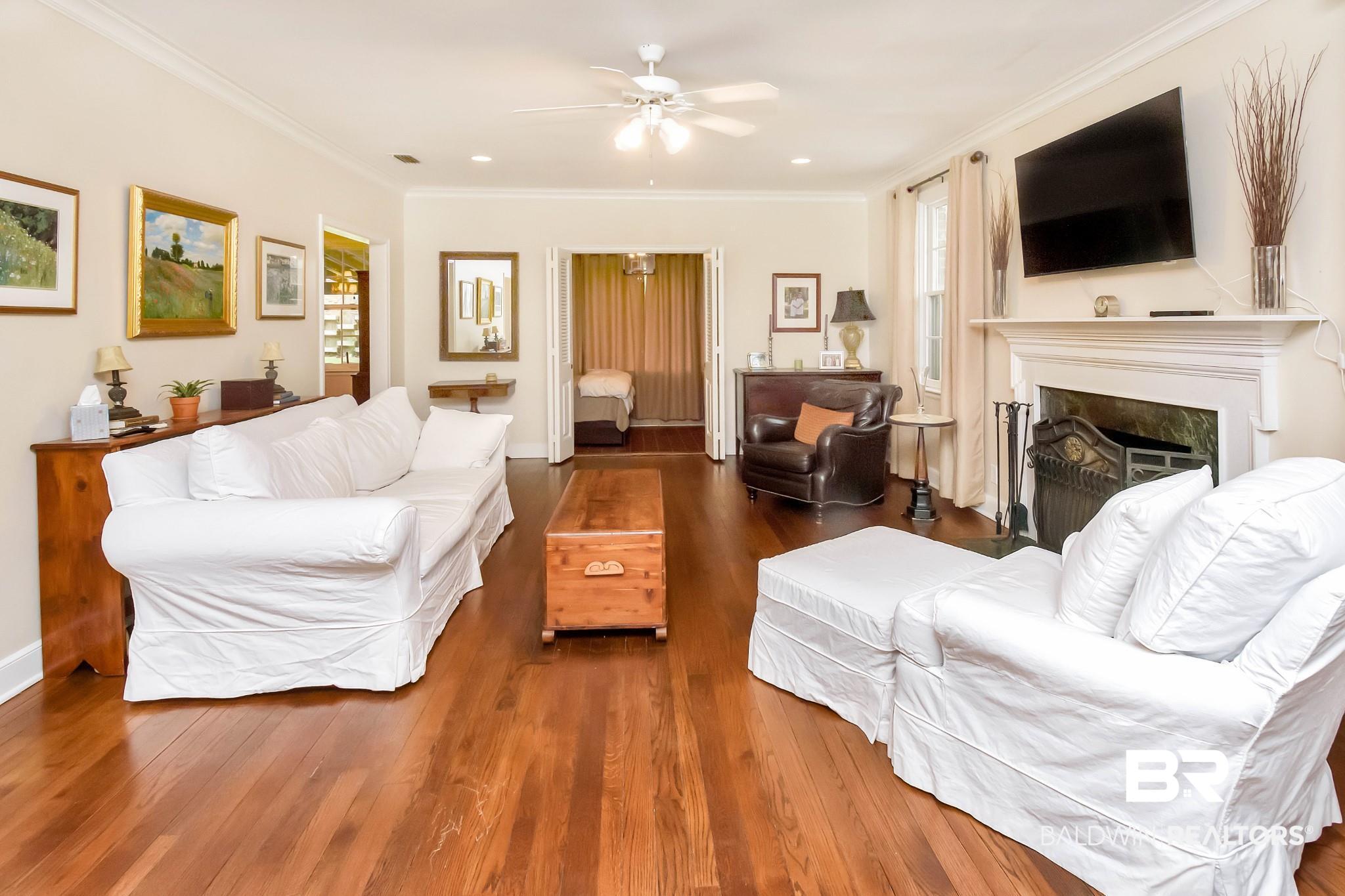 255 Woodlands Avenue Mobile, AL 36607 - Photo 2 of 34