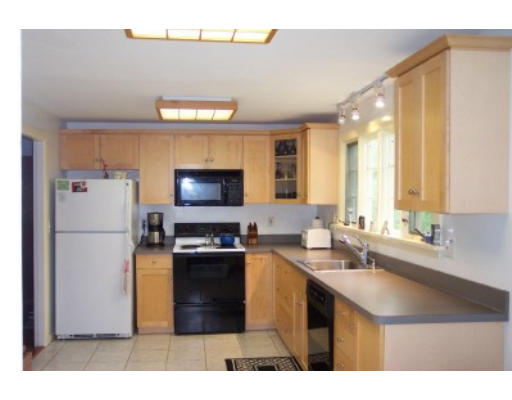 30 Cherry Road Framingham, MA 01701 - Photo 3 of 16