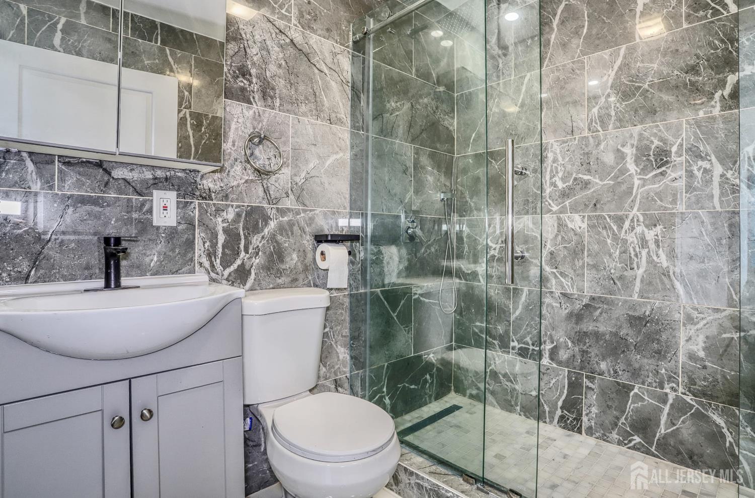 9017 Riverside Place North Bergen, NJ 07047 - Photo 17 of 24