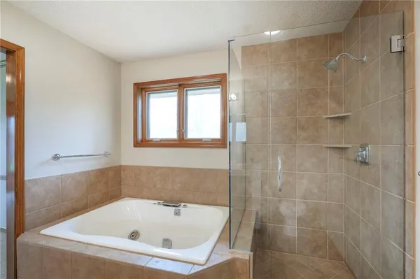$349,900 | 2800 Mohican Avenue, Independence, MO 64057