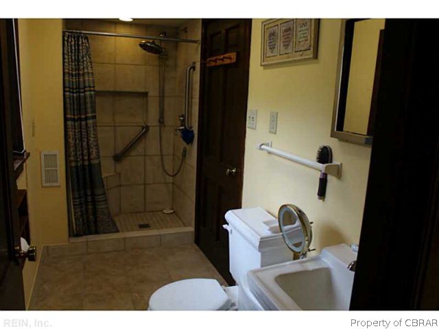 300 Brokenbridge Road Yorktown, VA 23692 - Photo 13 of 22 Gallery Image 13