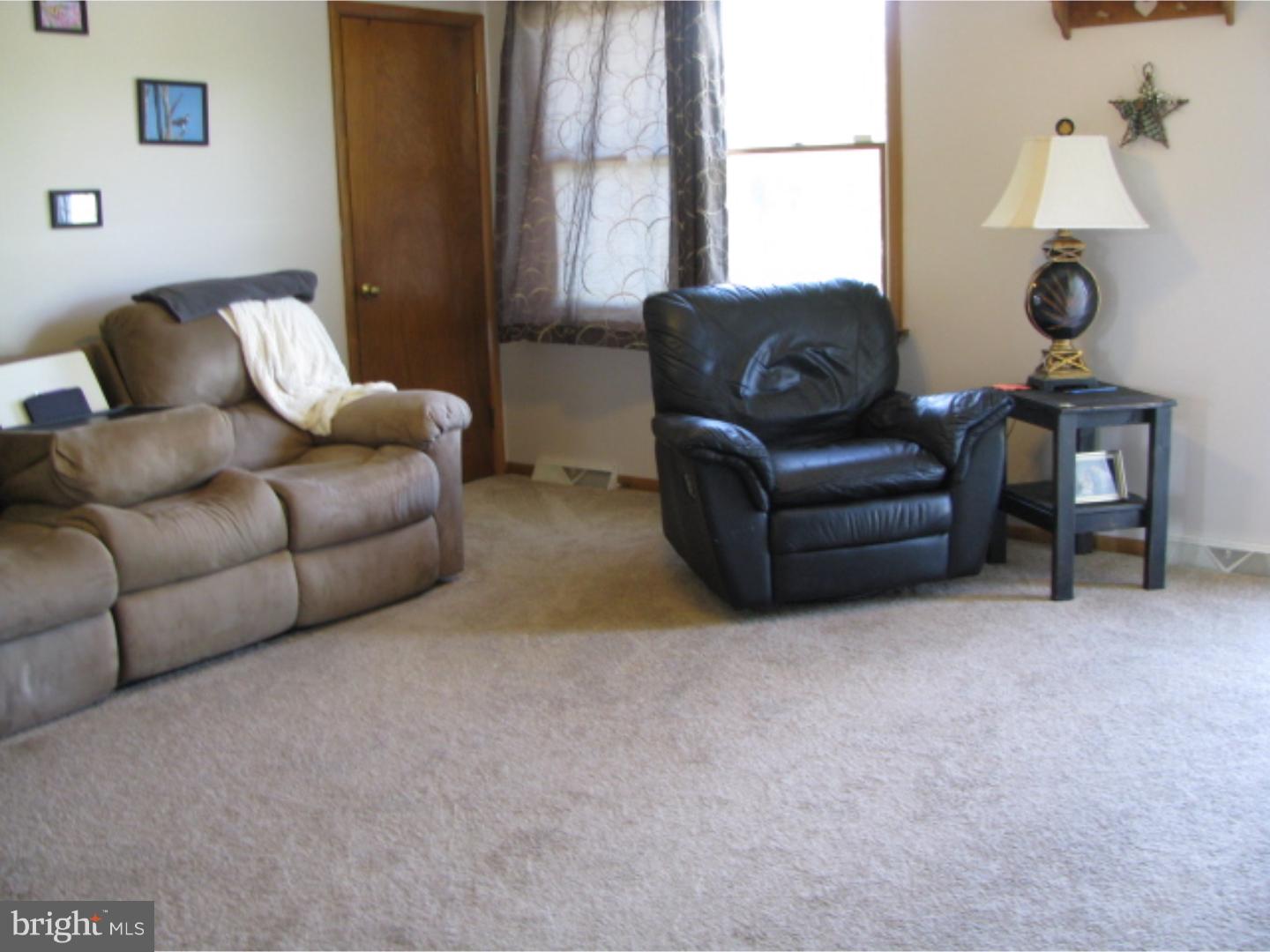 438 Shaws Mill Road Newport, NJ 08345 - Photo 4 of 16 Living Room