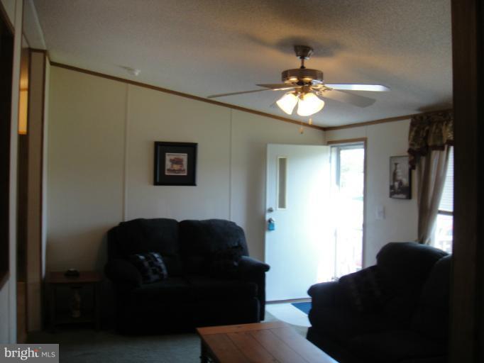 16840 Henderson Road, Unit 128 Henderson, MD 21640 - Photo 5 of 23 Living Room