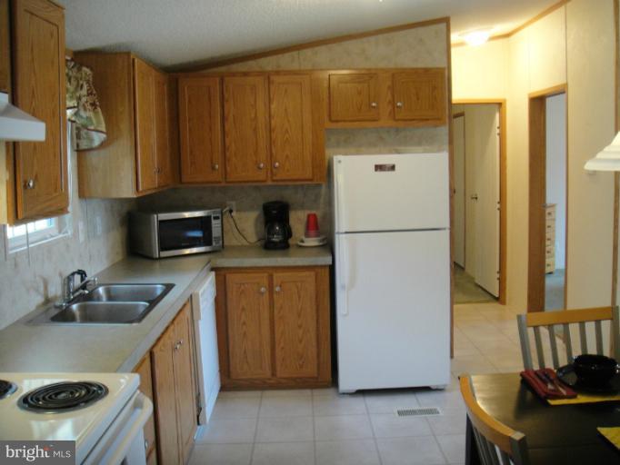 16840 Henderson Road, Unit 128 Henderson, MD 21640 - Photo 7 of 23 Kitchen