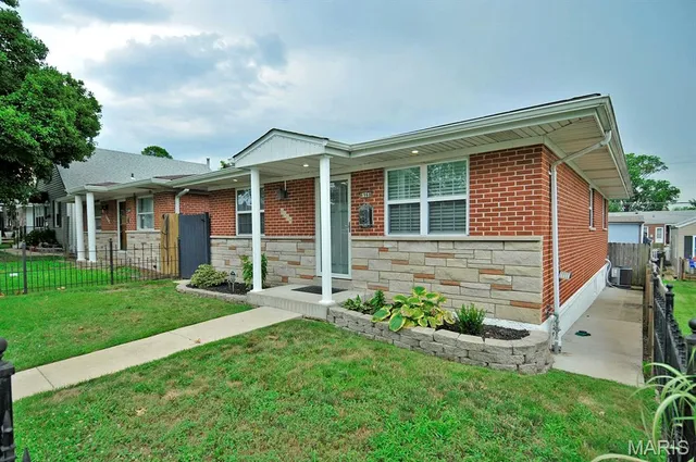 $349,900 | 6968 Lansdowne Avenue, St. Louis, MO 63109