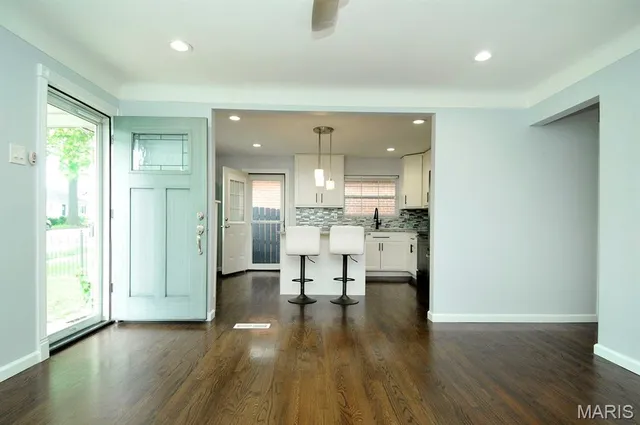 $349,900 | 6968 Lansdowne Avenue, St. Louis, MO 63109