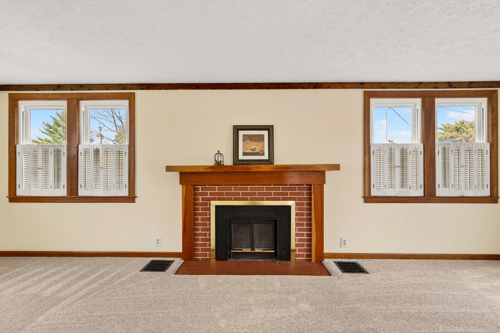 892 North Court Street Circleville, OH 43113 - Photo 19 of 58 Woodburning Fireplace