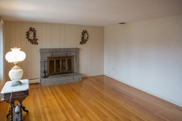 23 Covel Street Springfield, MA 01128 - Photo 11 of 25