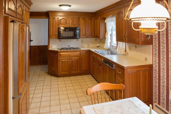 23 Covel Street Springfield, MA 01128 - Photo 5 of 25