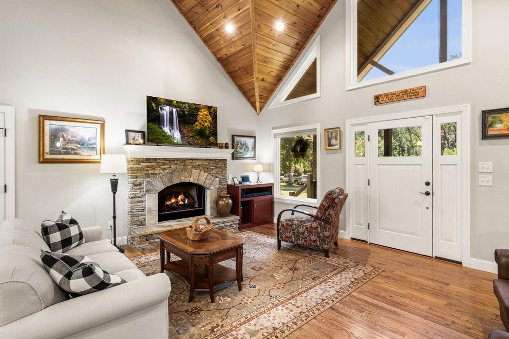 1702 Cedar Cliff Road Hiawassee, GA 30546 - Photo 6 of 54 Gallery Image 6
