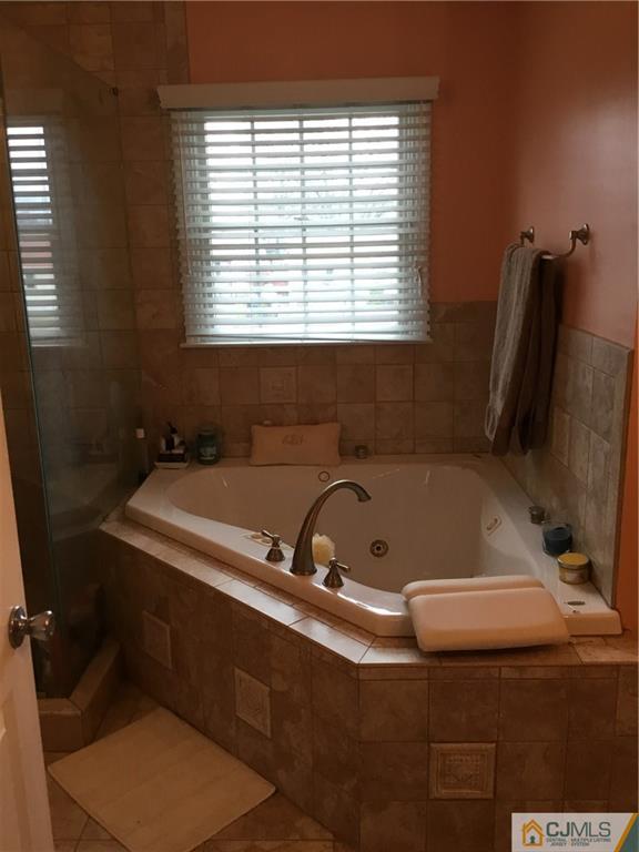 4 Ridgedale Place Woodbridge, NJ 07095 - Photo 9 of 25 Gallery Image 9