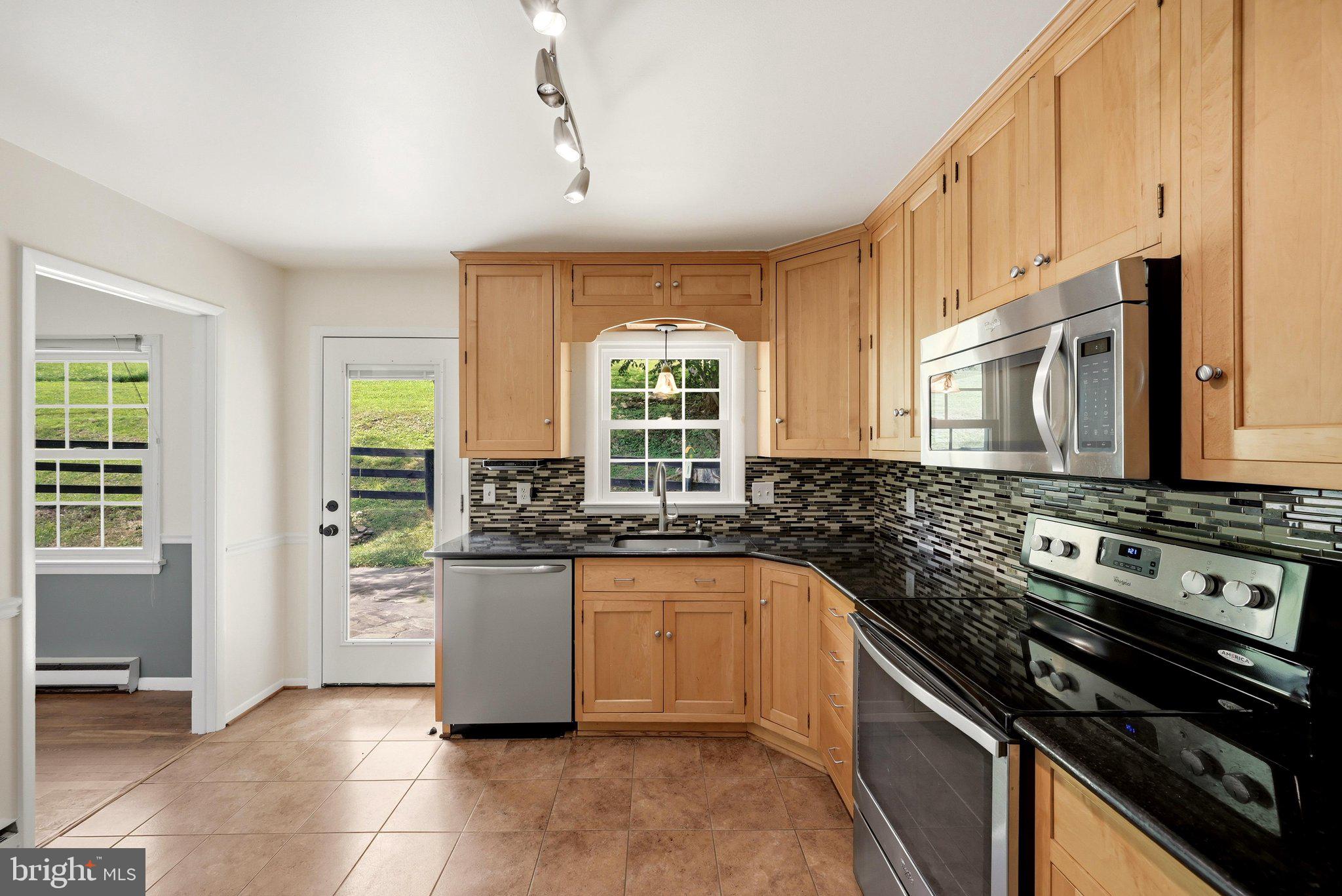 18459 Harmony Church Road Hamilton, VA 20158 - Photo 22 of 80 Kitchen