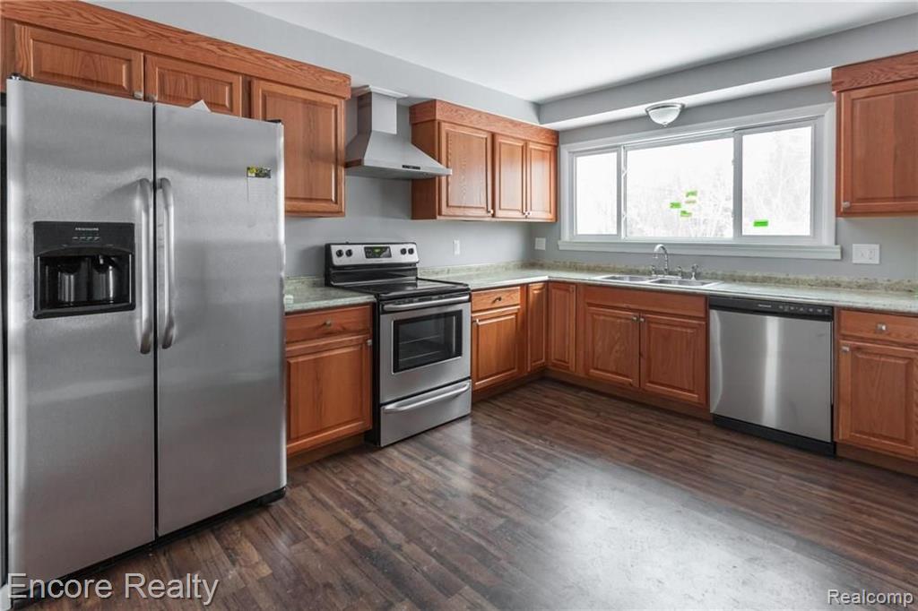28240 Farmington Road Farmington Hills, MI 48334 - Photo 10 of 22