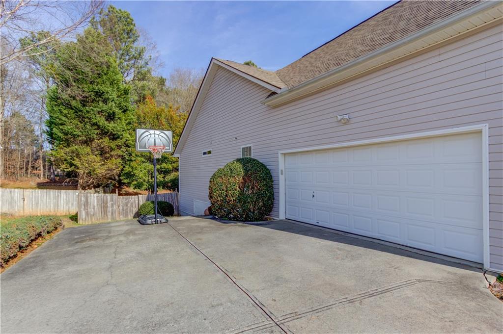 2630 Snowcrest Place Bethlehem, GA 30620 - Photo 3 of 39 a view of a garage