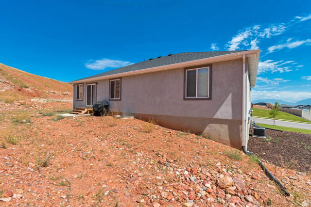1988 South Marigold Way Santaquin, UT 84655 - Photo 34 of 47
