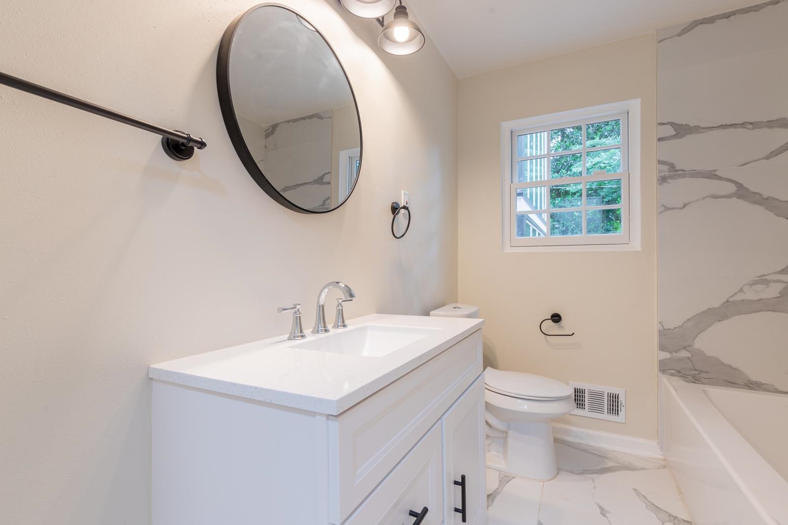 505 Thorn Ridge Cove Memphis, TN 38117 - Photo 22 of 31 a bathroom with a sink and a mirror