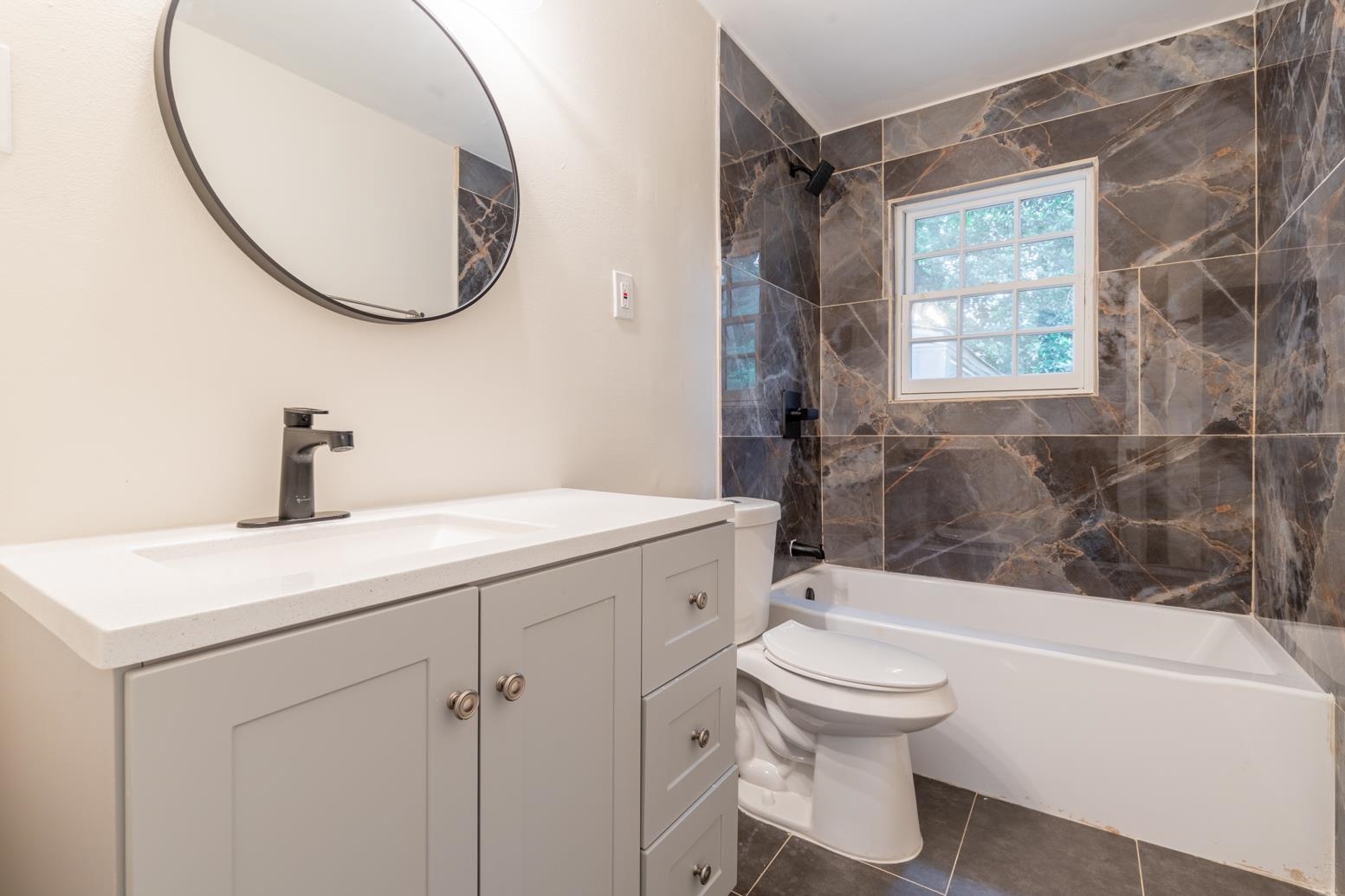 505 Thorn Ridge Cove Memphis, TN 38117 - Photo 27 of 31 a bathroom with a sink toilet and shower