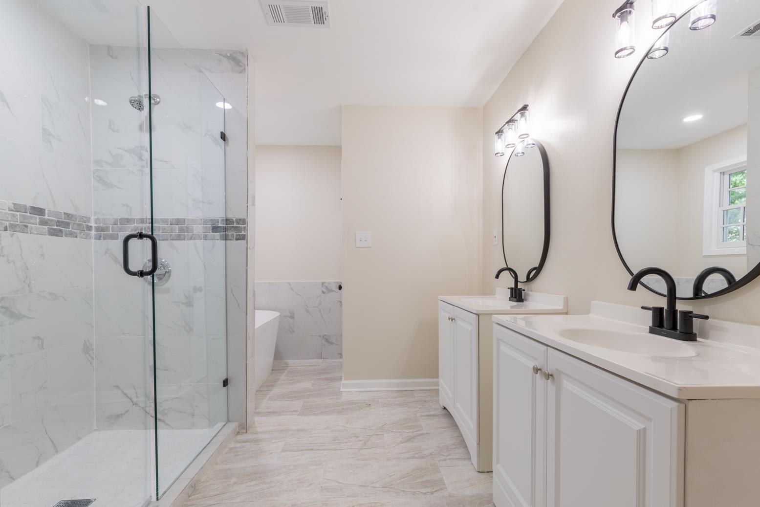 505 Thorn Ridge Cove Memphis, TN 38117 - Photo 30 of 31 a bathroom with a double vanity sink a toilet and a mirror