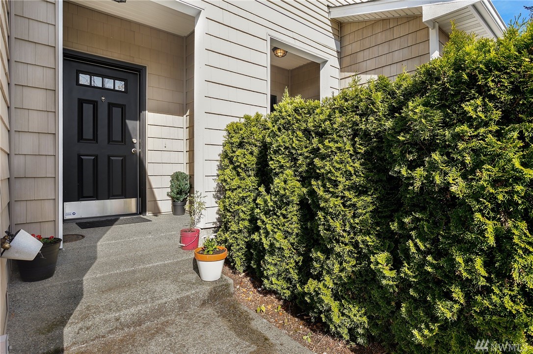 18935 108th Lane Southeast Renton, WA 98055 - Photo 2 of 32 Gallery Image 2