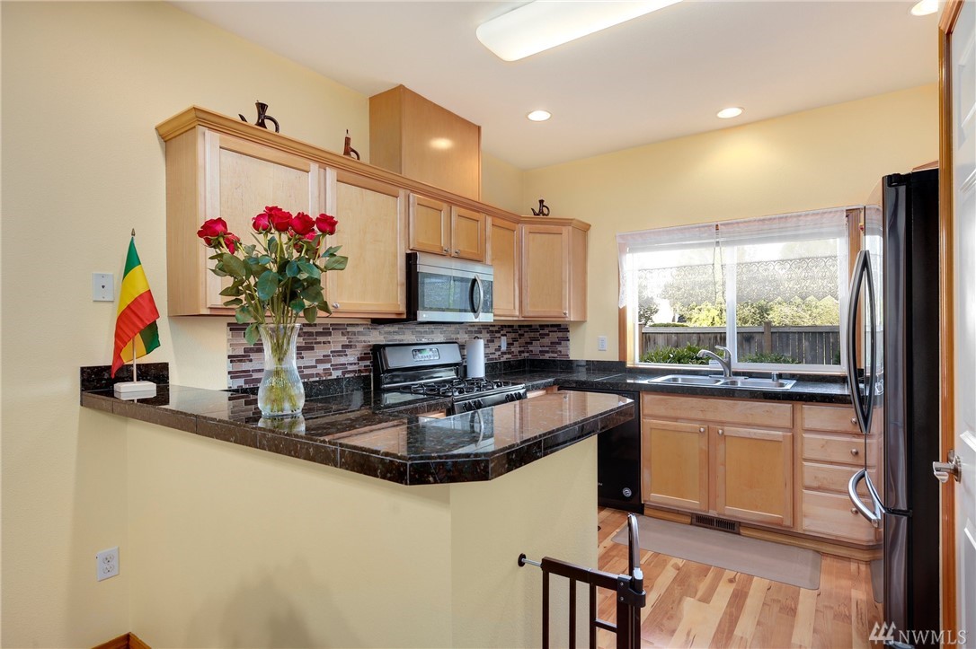 18935 108th Lane Southeast Renton, WA 98055 - Photo 11 of 32 Gallery Image 11