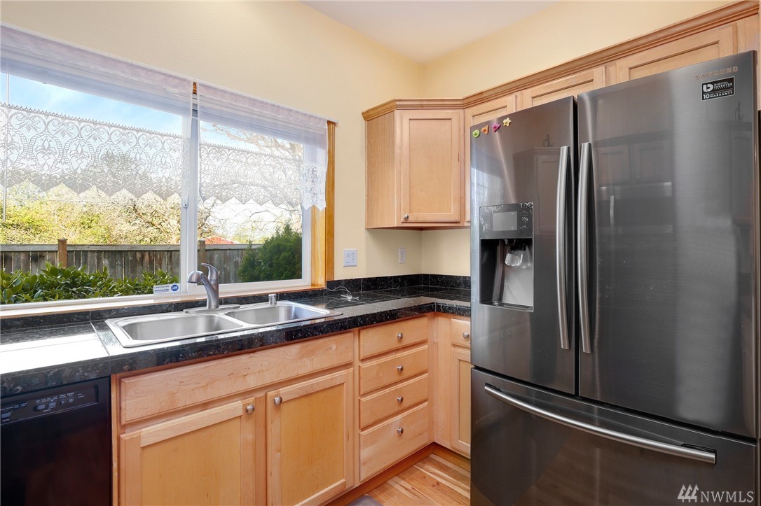18935 108th Lane Southeast Renton, WA 98055 - Photo 12 of 32 Gallery Image 12