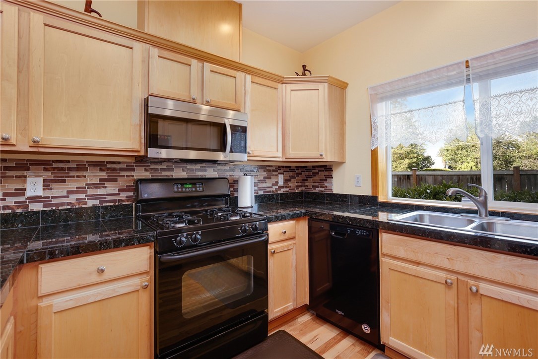 18935 108th Lane Southeast Renton, WA 98055 - Photo 13 of 32 Gallery Image 13
