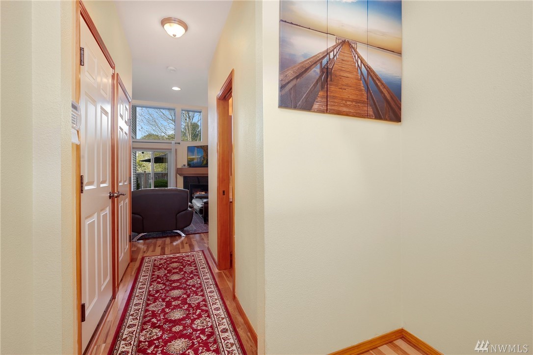 18935 108th Lane Southeast Renton, WA 98055 - Photo 3 of 32 Gallery Image 3