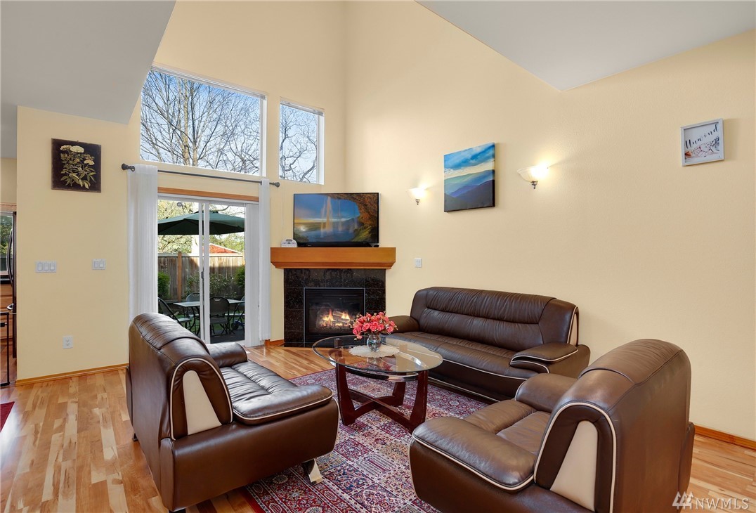 18935 108th Lane Southeast Renton, WA 98055 - Photo 4 of 32 Gallery Image 4