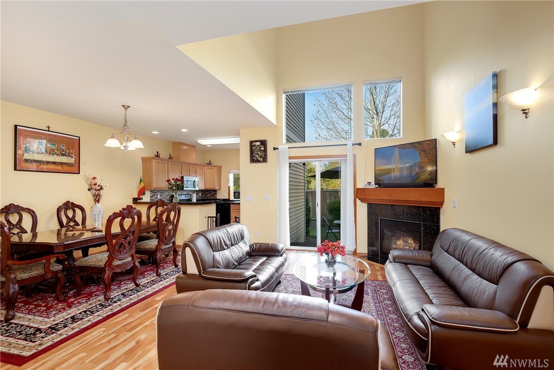 18935 108th Lane Southeast Renton, WA 98055 - Photo 6 of 32 Gallery Image 6