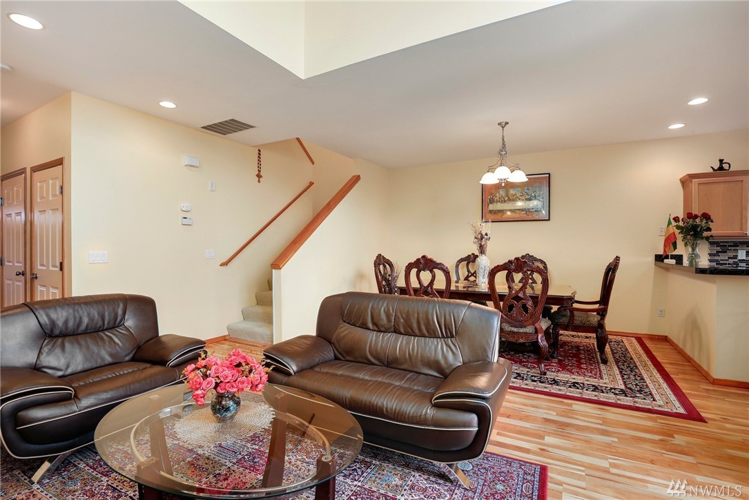 18935 108th Lane Southeast Renton, WA 98055 - Photo 8 of 32 Gallery Image 8