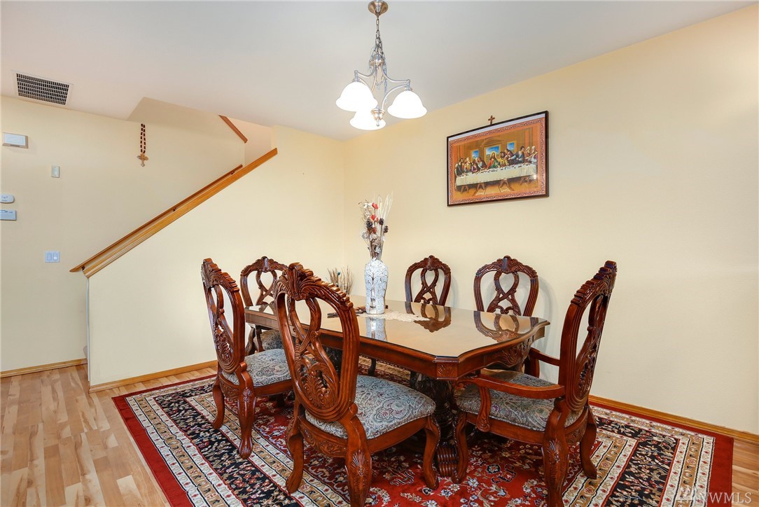 18935 108th Lane Southeast Renton, WA 98055 - Photo 10 of 32 Gallery Image 10