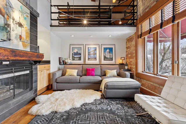 $429,000 | 355 Kellogg Boulevard, Unit 7, St. Paul, MN 55101