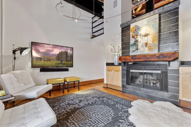 $429,000 | 355 Kellogg Boulevard, Unit 7, St. Paul, MN 55101