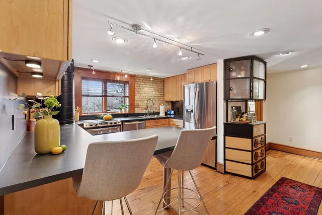 $429,000 | 355 Kellogg Boulevard, Unit 7, St. Paul, MN 55101