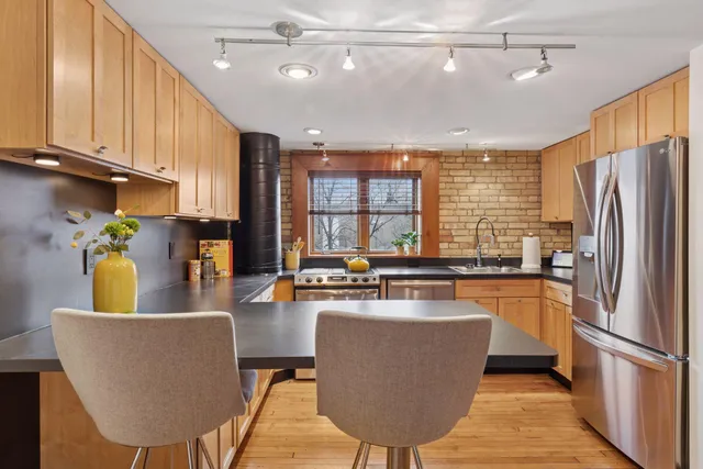 $429,000 | 355 Kellogg Boulevard, Unit 7, St. Paul, MN 55101