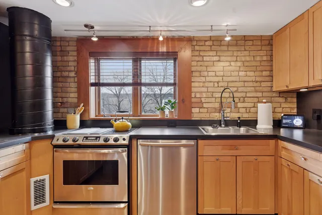 $429,000 | 355 Kellogg Boulevard, Unit 7, St. Paul, MN 55101