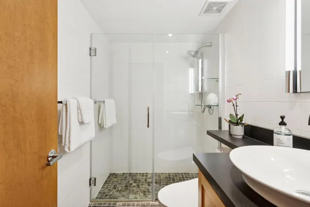 $429,000 | 355 Kellogg Boulevard, Unit 7, St. Paul, MN 55101