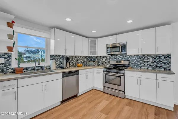 $2,500 | 323 Roosevelt Avenue, Oakhurst, NJ 07755