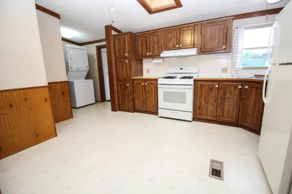 $207,000 | 11082 Elizabeth Drive, Three Rivers, MI 49093
