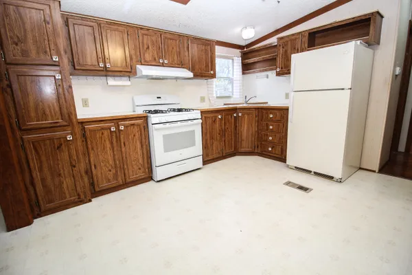 $207,000 | 11082 Elizabeth Drive, Three Rivers, MI 49093