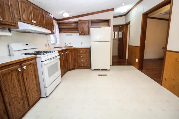 $207,000 | 11082 Elizabeth Drive, Three Rivers, MI 49093