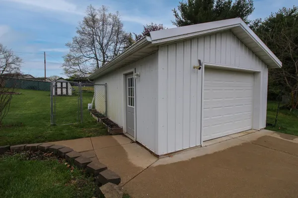 $207,000 | 11082 Elizabeth Drive, Three Rivers, MI 49093