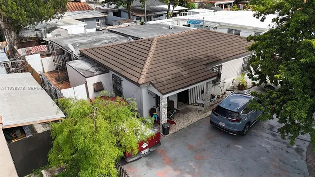 $2,800 | 825 East 9th Lane, Hialeah, FL 33010