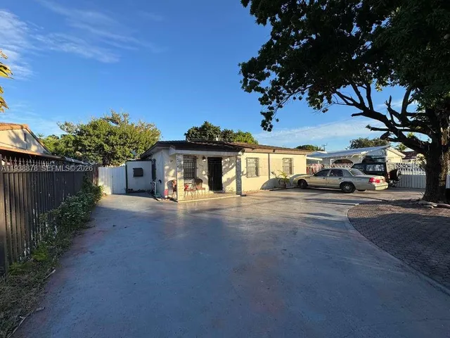 $2,800 | 825 East 9th Lane, Hialeah, FL 33010