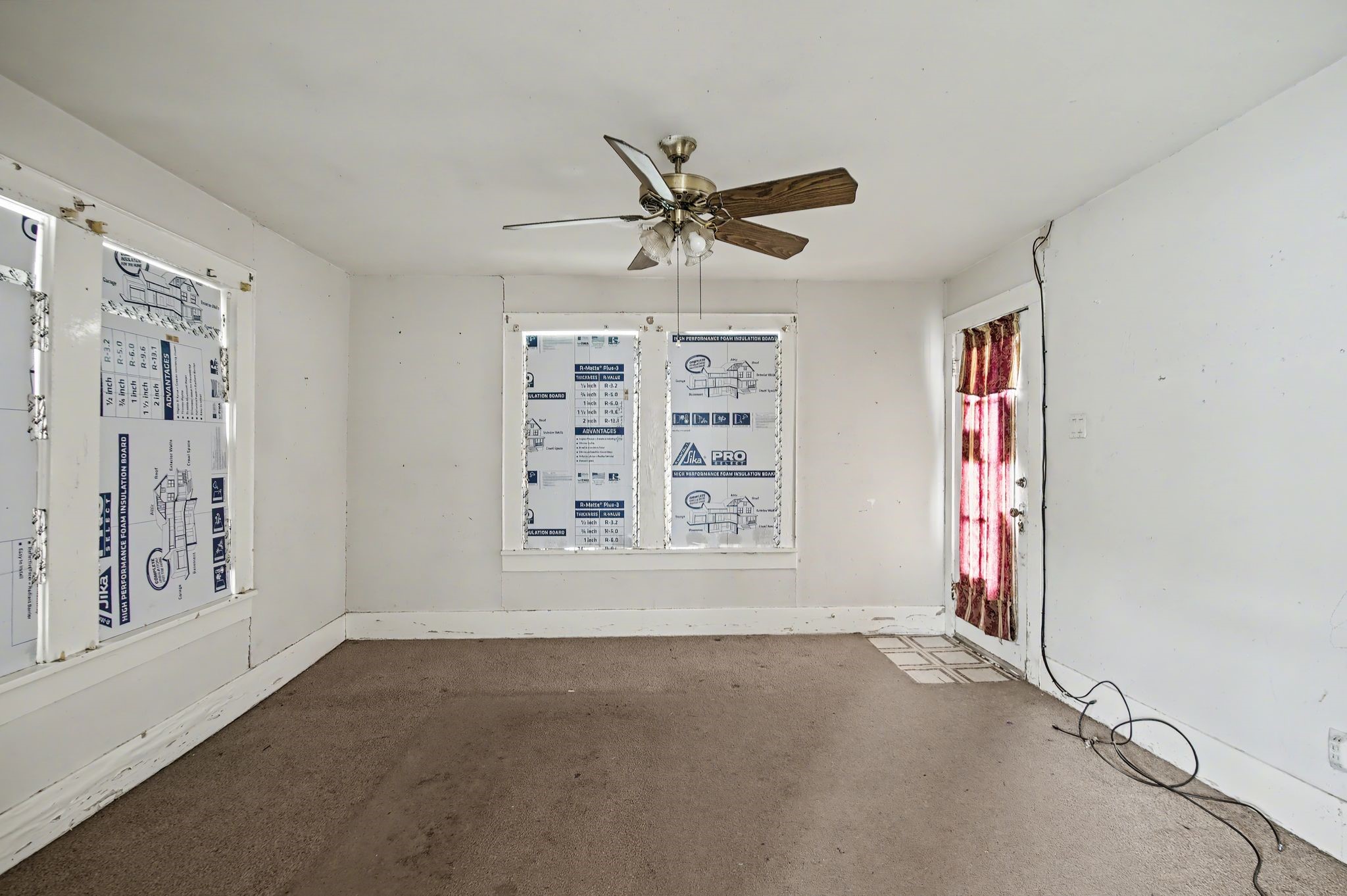 1218 Genova Street Houston, TX 77009 - Photo 10 of 15 an empty room with windows and fan