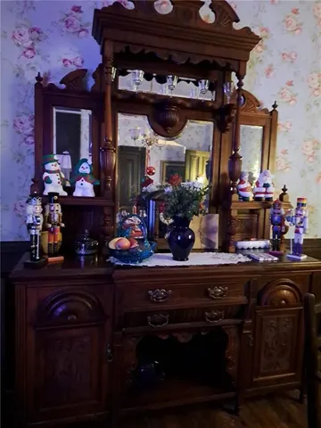 $260,000 | 402 South 12th Street, St. Joseph, MO 64501