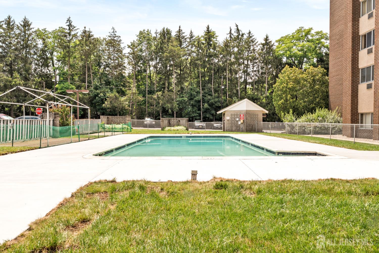 860 Lower Ferry Road, Unit 6D Ewing, NJ 08628 - Photo 39 of 40 a view of a basketball court